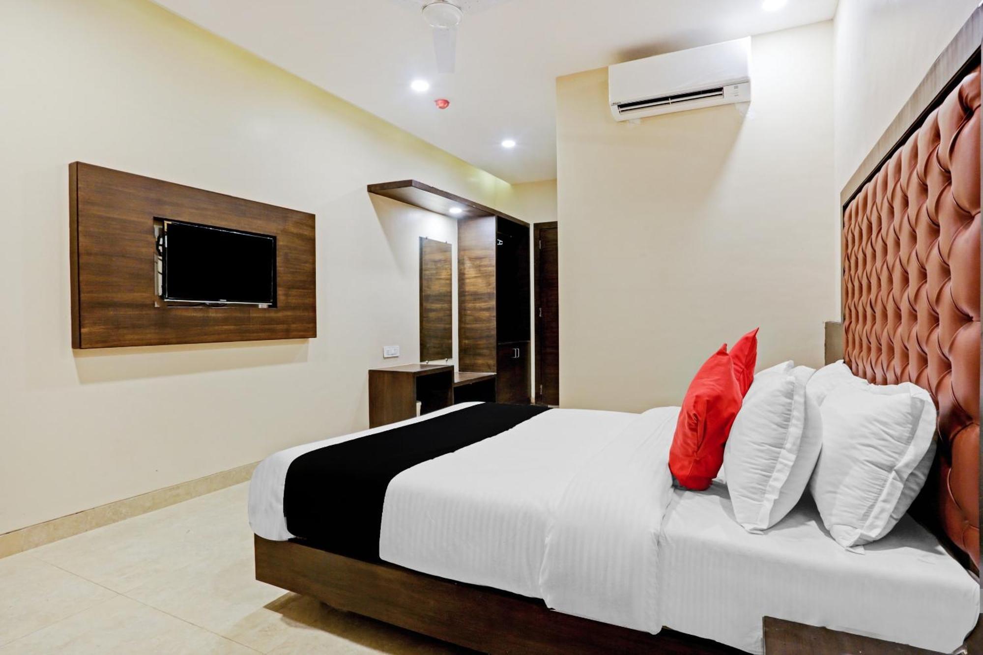 Capital O 80951 Hotel New Radsson Suite Bombaim Exterior foto