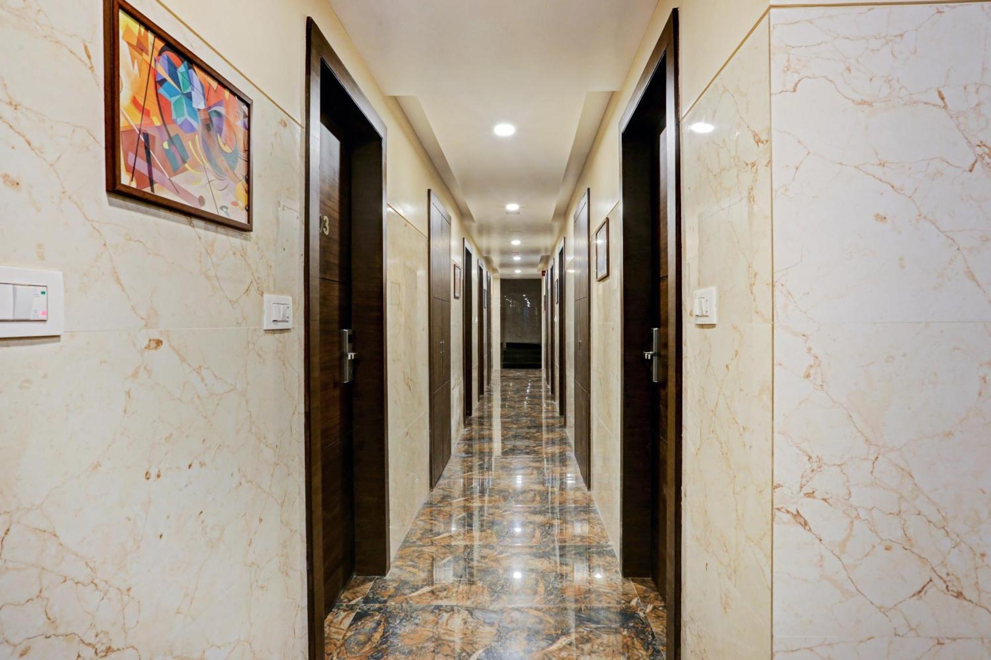 Capital O 80951 Hotel New Radsson Suite Bombaim Exterior foto