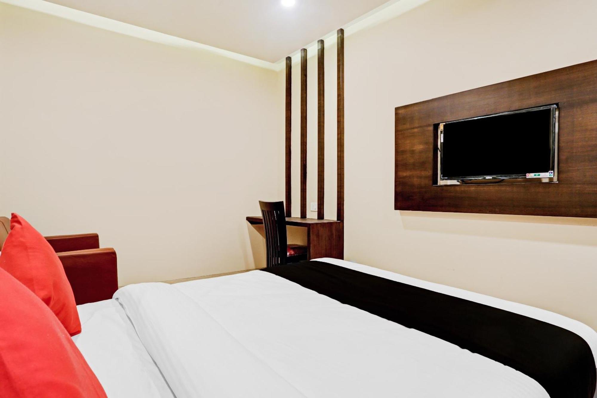 Capital O 80951 Hotel New Radsson Suite Bombaim Exterior foto