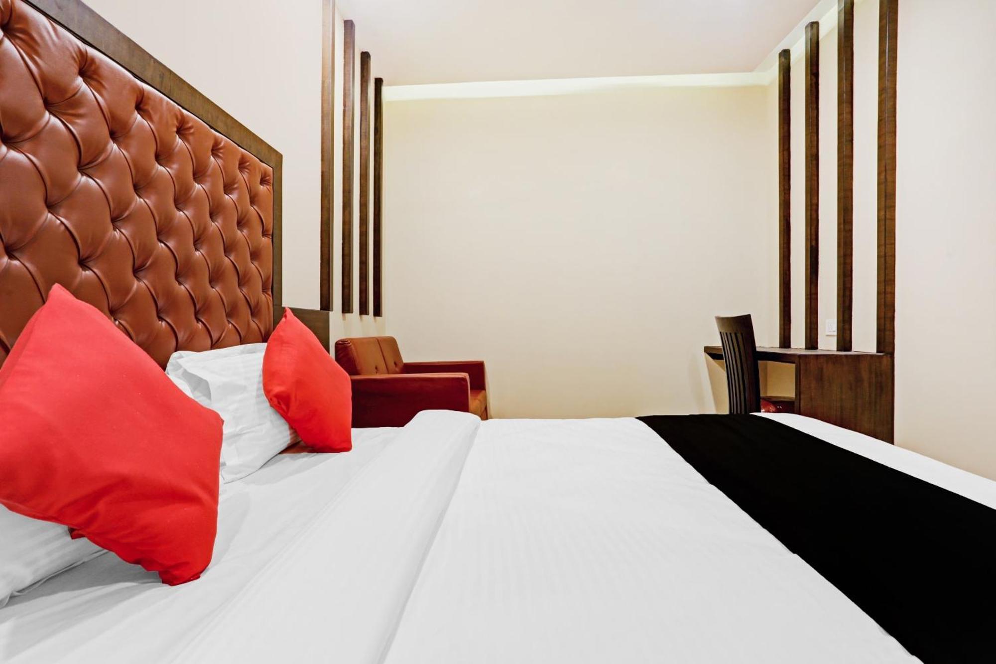 Capital O 80951 Hotel New Radsson Suite Bombaim Exterior foto
