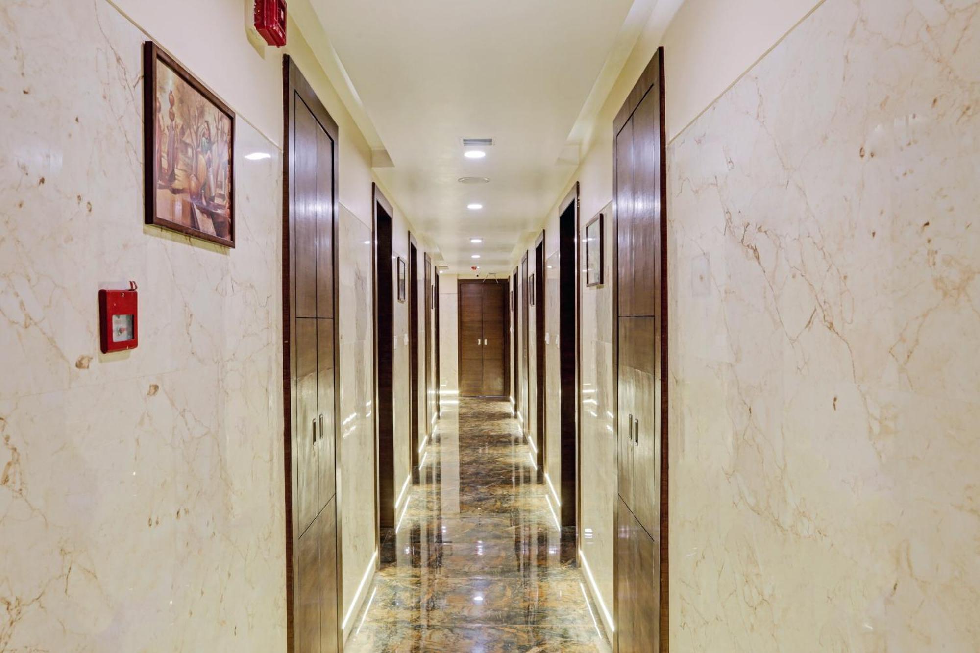 Capital O 80951 Hotel New Radsson Suite Bombaim Exterior foto