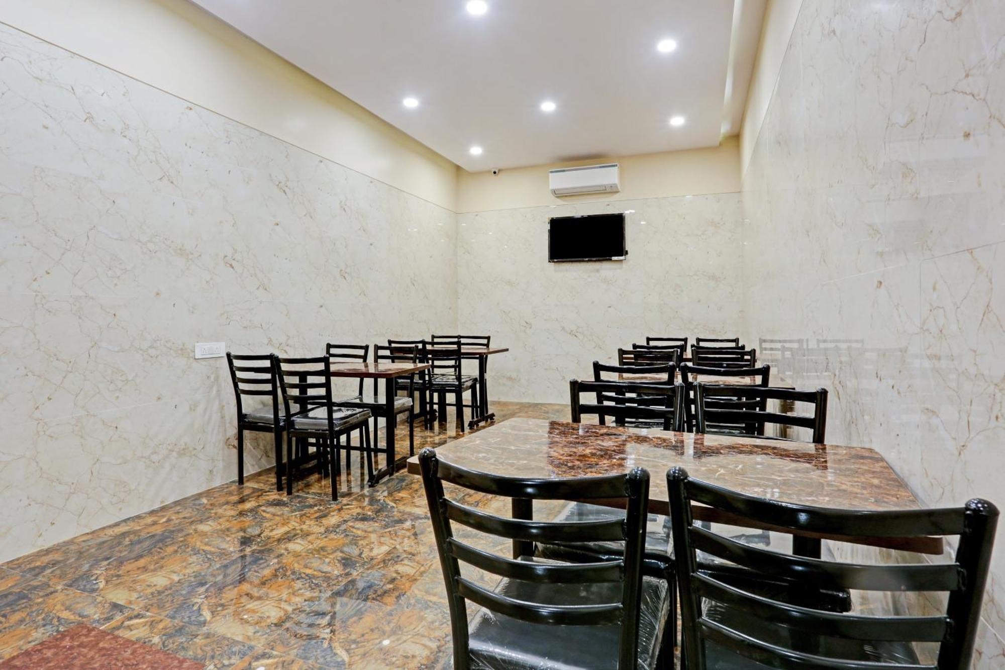 Capital O 80951 Hotel New Radsson Suite Bombaim Exterior foto