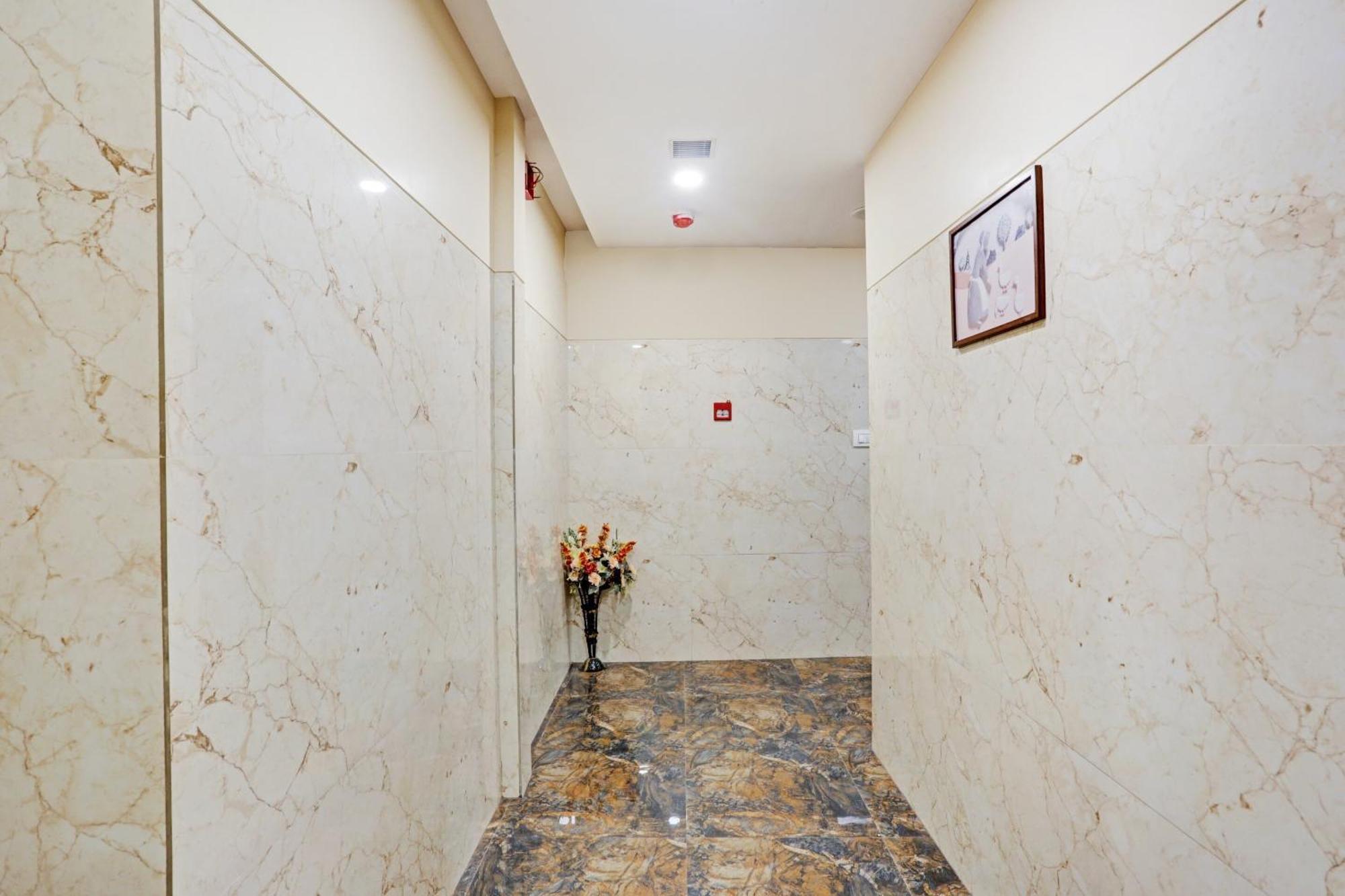 Capital O 80951 Hotel New Radsson Suite Bombaim Exterior foto