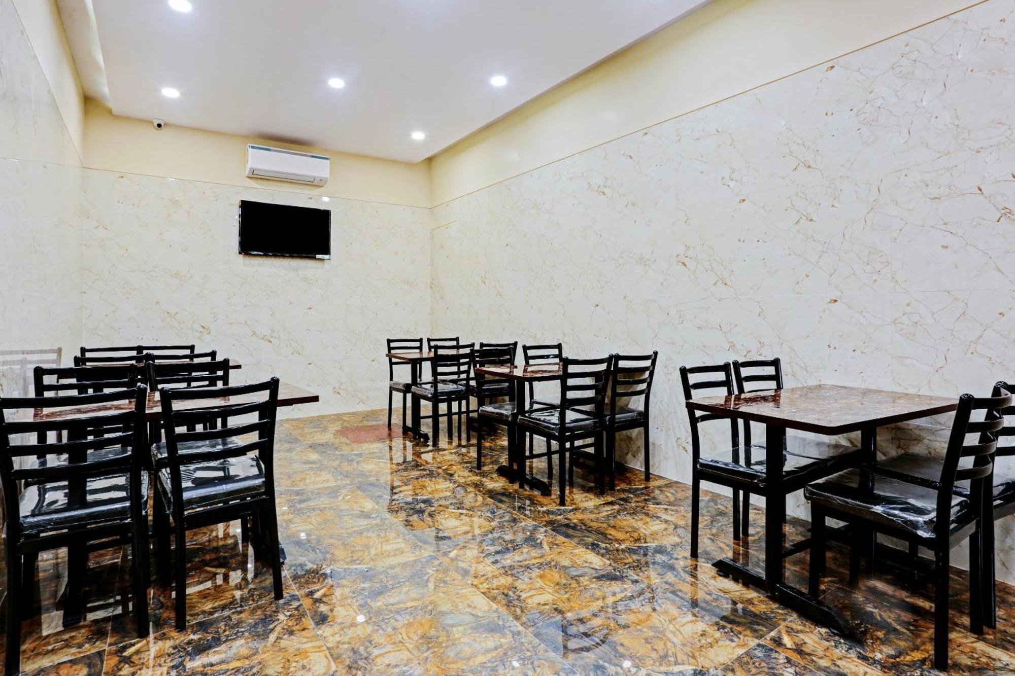Capital O 80951 Hotel New Radsson Suite Bombaim Exterior foto