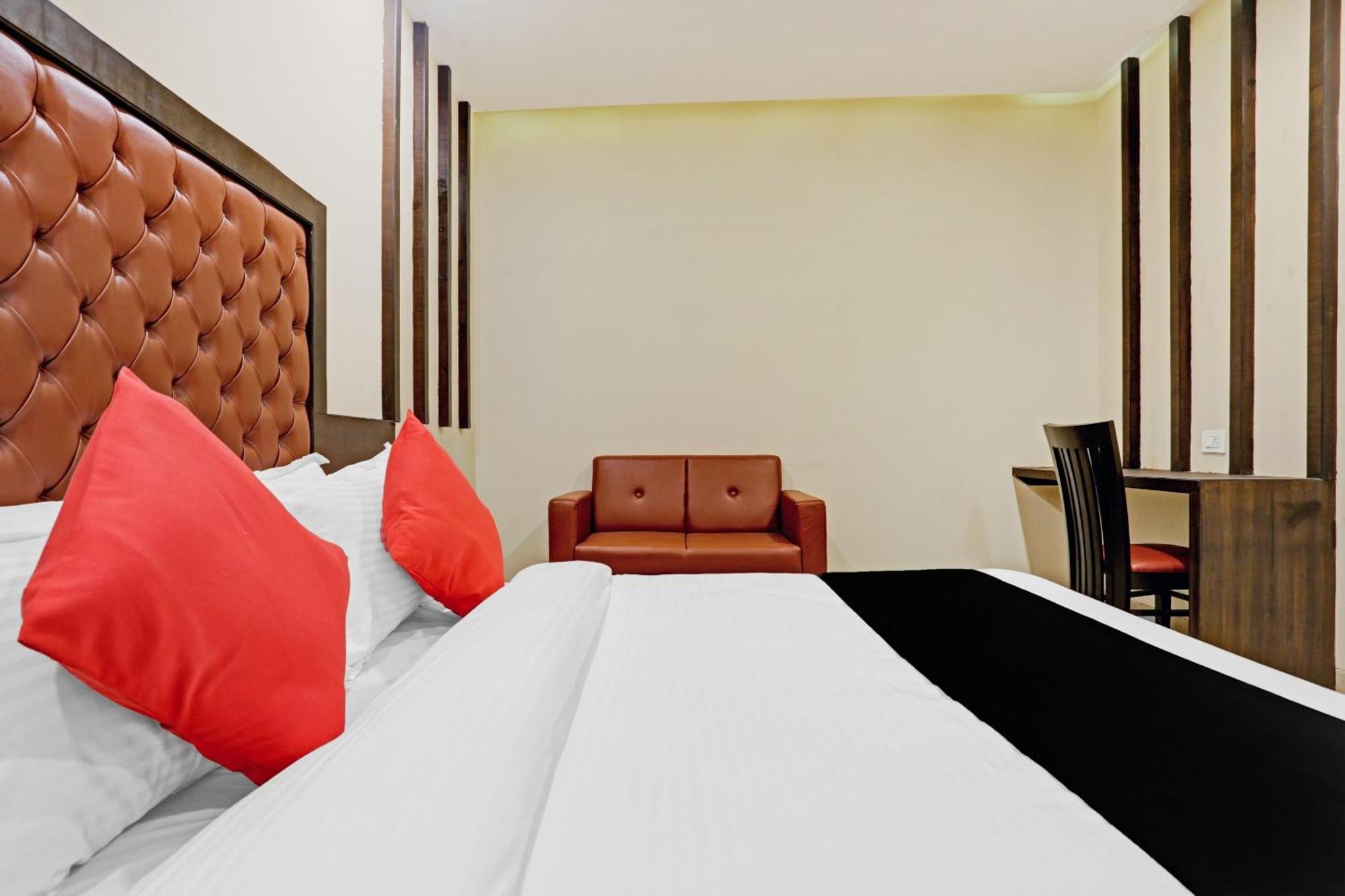 Capital O 80951 Hotel New Radsson Suite Bombaim Exterior foto